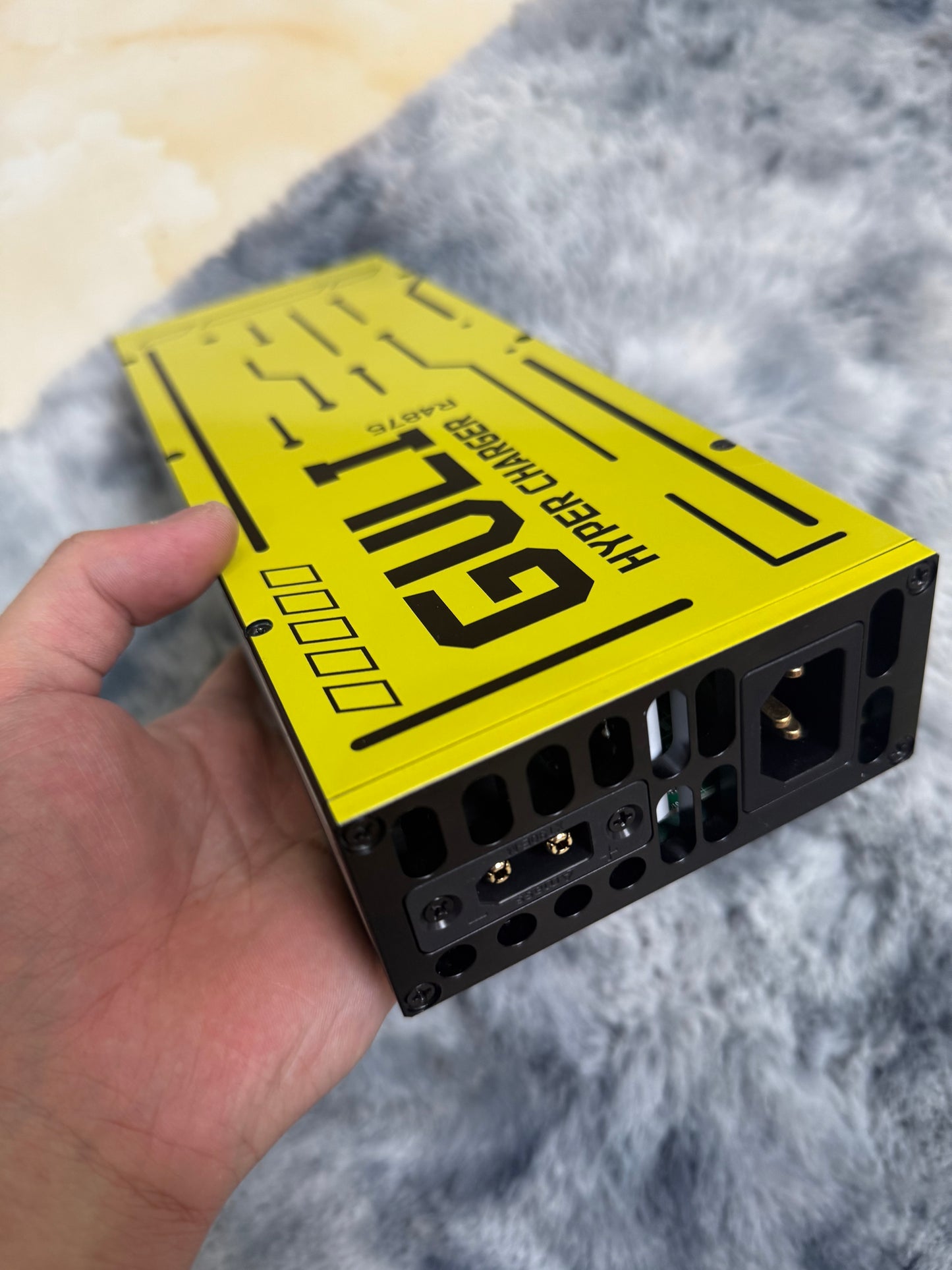 HW Charger R4875G1 Touchscreen