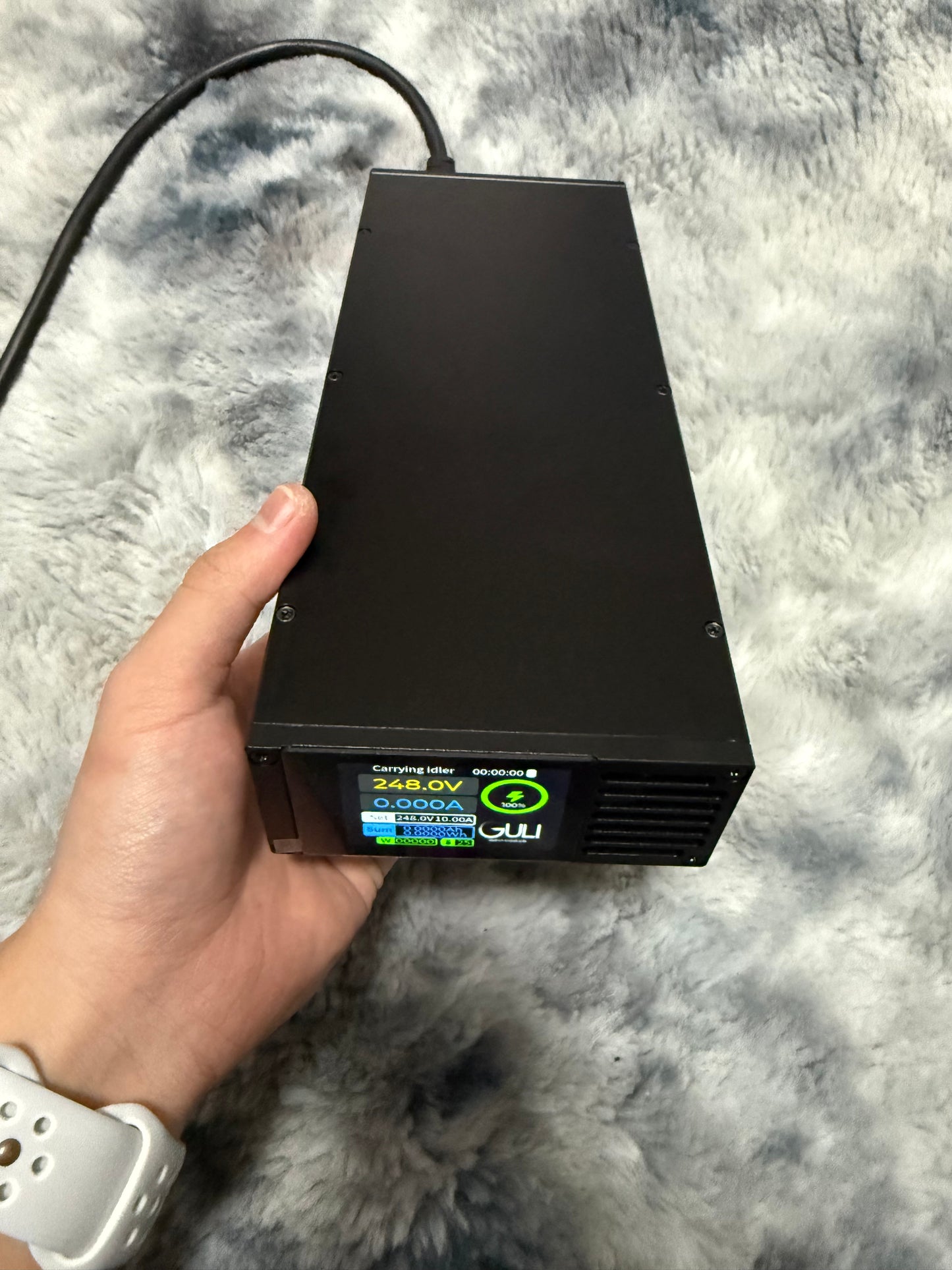HW Charger R4875G1-Q  Front 2.4 inches Touchscreen