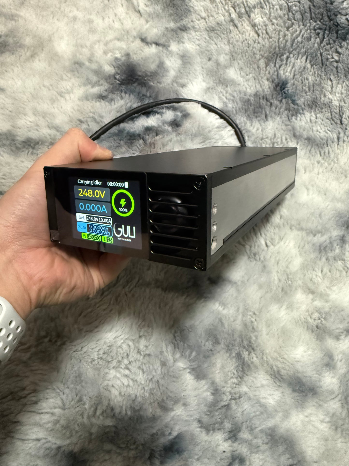 HW Charger R4875G1-Q  Front 2.4 inches Touchscreen