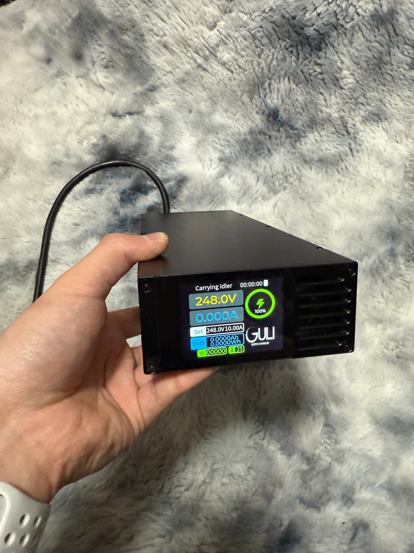 HW Charger R4875G1-Q  Front 2.4 inches Touchscreen