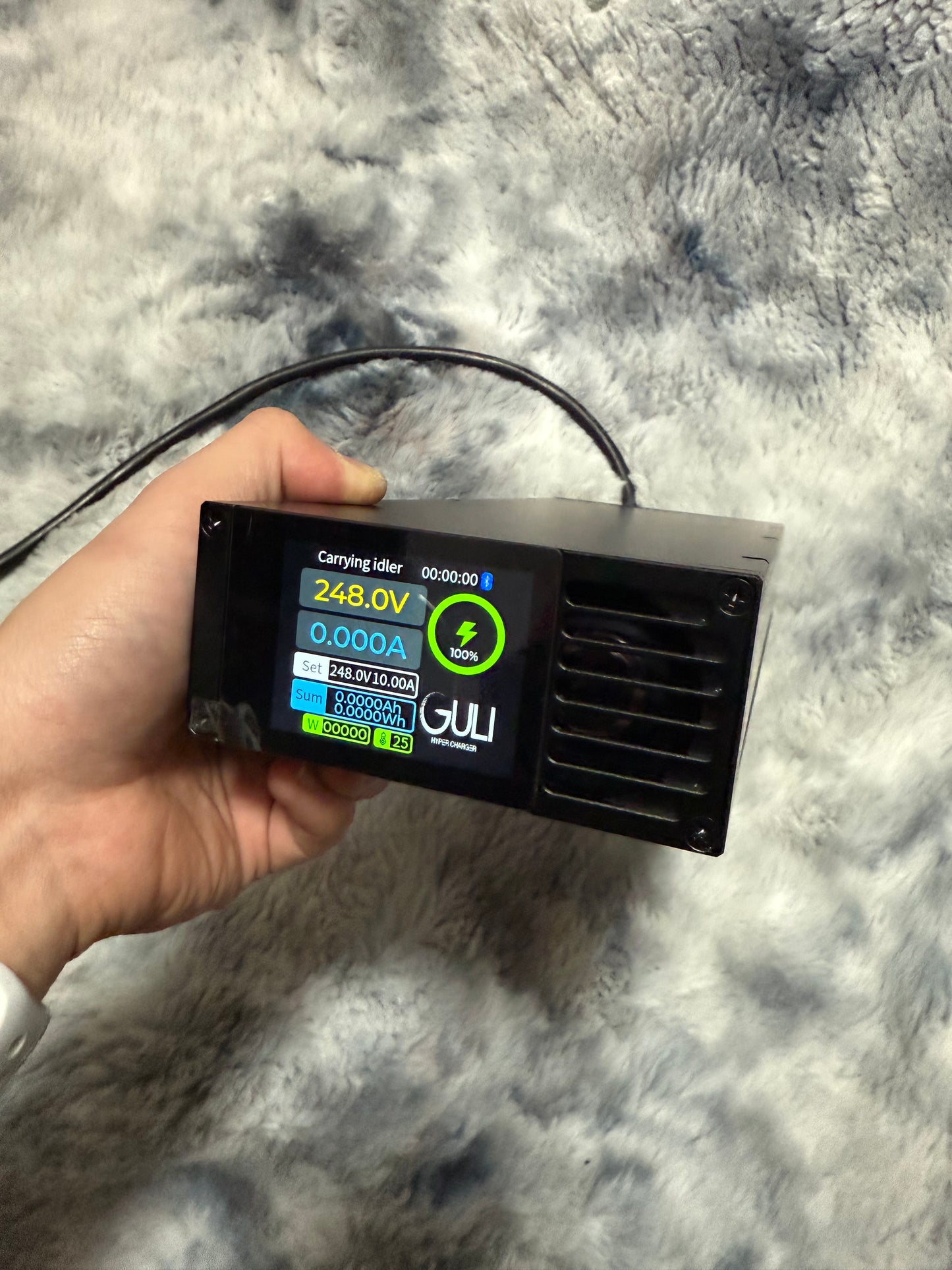 HW Charger R4875G1-Q  Front 2.4 inches Touchscreen